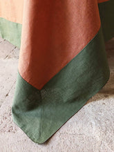 Carica l'immagine nel visualizzatore di Gallery, Tovaglia in puro lino BICOLOR
